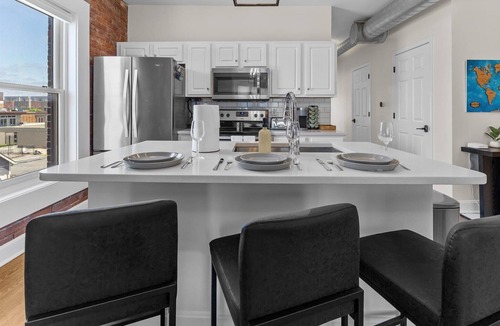 Lockerbie Square Apartment | Downtown Indy - Famous Mass Ave with Balcony