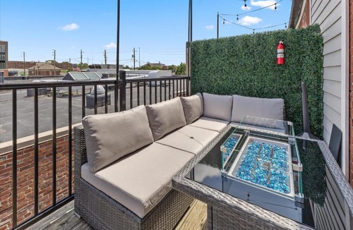 Lockerbie Square Apartment | Downtown Indy - Famous Mass Ave with Balcony