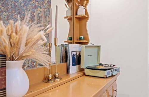 Kalispell Apartment | Downtown Kalispell Mid-Century Loft w/Pool Table