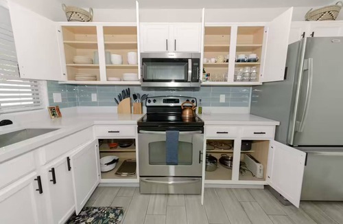 Governmental Mall House | Downtown Phoenix Cozy Home Close to Concerts, Bars, Airport + More!