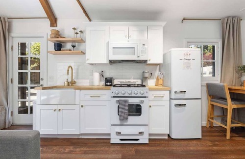 Visalia House | Downtown Retreat w/Pool & Spa, Near National Parks