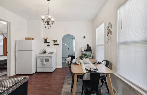 Rossford House | Downtown Rossford/Toledo Restored Arts&Crafts Home