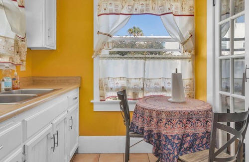 Golden Hill Apartment | Downtown San Diego Citywide Views 2-bedroom 2 bath apartment with AC, Free Wi-Fi