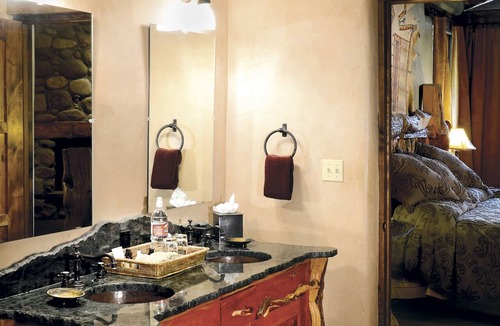 Sedona Hotel | Downtown Sedona Luxury Hotel Suite, Pet Friendly, Rustic Charm
