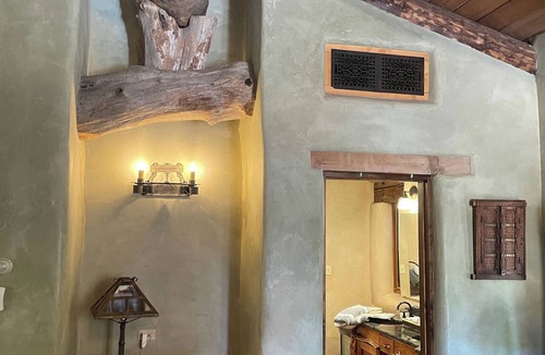 Sedona Hotel | Downtown Sedona Luxury Hotel Suite, Pet Friendly, Rustic Charm