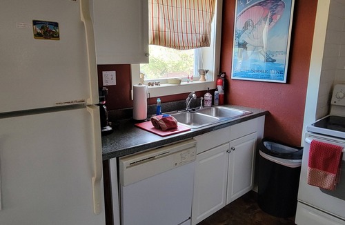 Saint Joseph Cottage | Downtown St. Joe! Walk to BEACH & EVERYTHING! Clean & Comfortable! Best Value!