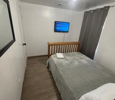 Garfield House | Downtown Taylor Room 4