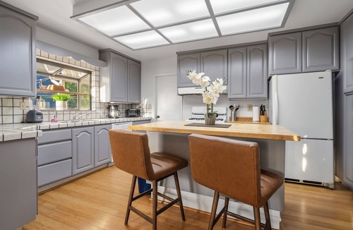 Memorial Hospital Neighborhood House | Downtown Wine Country Hangout w/Pool Table & BBQ!