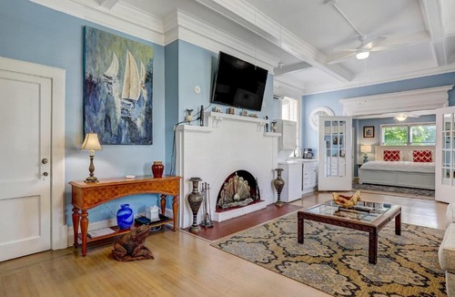 Thomas Square Apartment | Drayton Place 1A