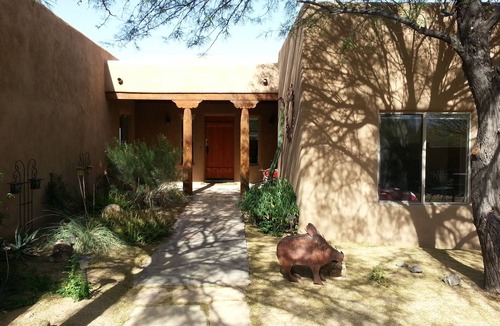 Tucson House | Dream Home with Solar Heated Pool, Putting Green, City Lights