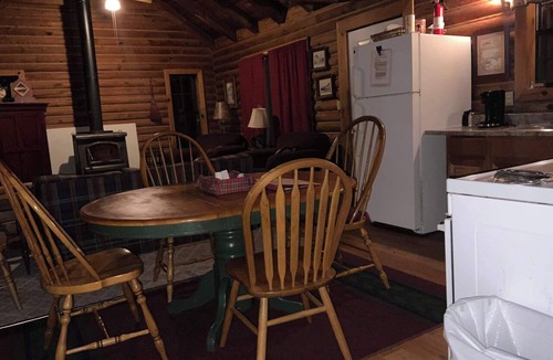 Bath Cabin | Dreams End Woodcliff Cabin