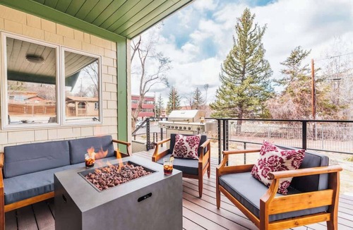 Downtown Flagstaff House | DT Flag | Epic Game Room | AC | Hot tub | Fire Pit
