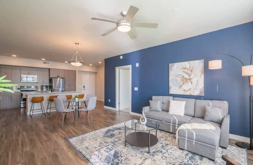 Tempe Apartment | DT Tempe Retreat | Pool,Gym,Parking,W/D,Balcony