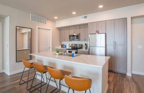 Tempe Apartment | DT Tempe Retreat | Pool,Gym,Parking,W/D,Balcony