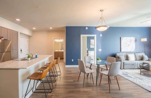 Tempe Apartment | DT Tempe Retreat | Pool,Gym,Parking,W/D,Balcony