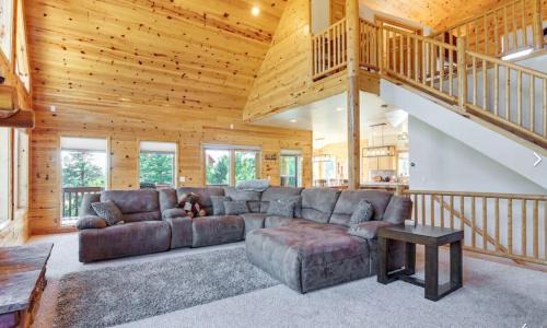 Long Valley Junction House | Duck creek Cabin With ac, Teslacharger, And Dog Enclosure