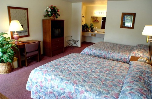 West Yellowstone Hotel | Dude & Roundup