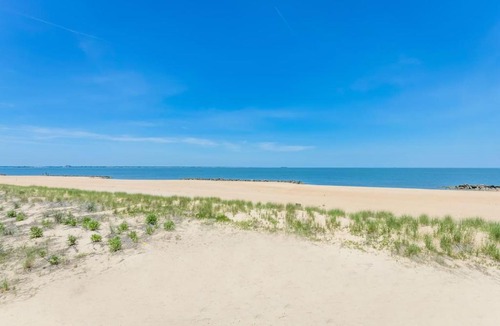 Willoughby Spit Apartment | Dune Cottage Tide Suite (2-Bd/2-Bth Beach Condo)