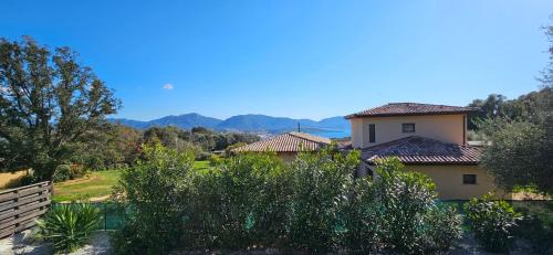 Vetricella Apartment | Duo de Mini-villas, gîtes chaleureux & vue mer