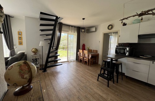 Poggio-Mezzana Condo | Duplex accommodation. Private garden. Sleeps 6. Less than 100 m from the beach.