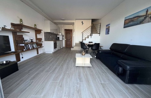 Pineto Apartment | Duplex en bord de mer à Borgo - 3 pièces, climatisation, terrasse, jardin, BBQ, WIFI, parking, plage 20m