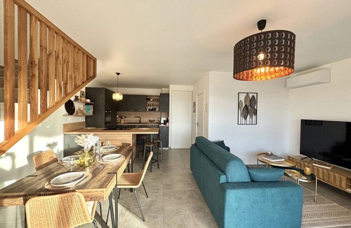 Cargese Apartment | Duplex with terrace, air conditioning, Wi-Fi, parking, near beach in Cargèse