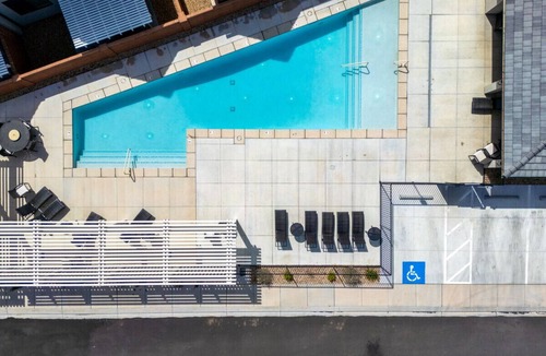 Santa Clara House | E-Scooters, Pizza Oven, Fire Pit, Pool, Arcades!