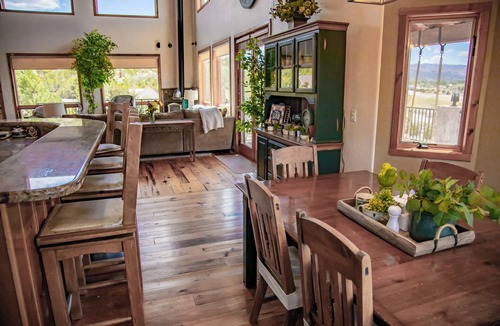 Springerville House | Eagar Hilltop Vista, 360 Views, Hot Tub, AC, Game room, Starlink, Sleeps 8