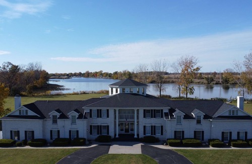 Fremont House | Eagle Isle Wings North Wing Relaxing Waterfront Getaway near cedar point
