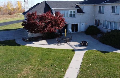 Fremont House | Eagle Isle Wings North Wing Relaxing Waterfront Getaway near cedar point