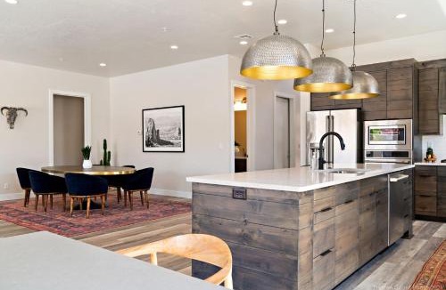 Washington House | Eagle On The 8th 2283 - 7 Bed, Private Pool- Hot Tub With Mounta