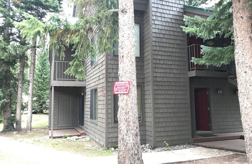 Beaver Condo | Eagle Point Resort Condo steps from Lodge & Ski Lift!