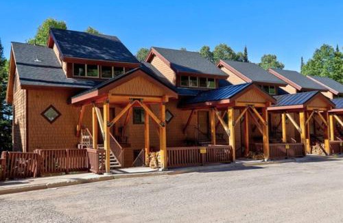 Beaver House | Eagle Point Ski Resort 9 Wooded Ridge Condos
