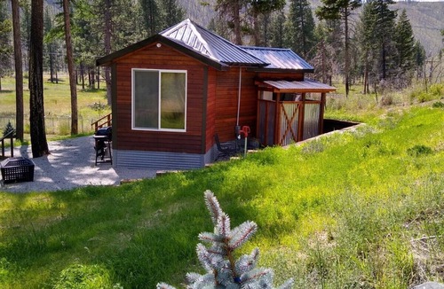 Lolo Cabin | Eagle's Nest For Great Hikes, Local Breweries and Coffee Shops.