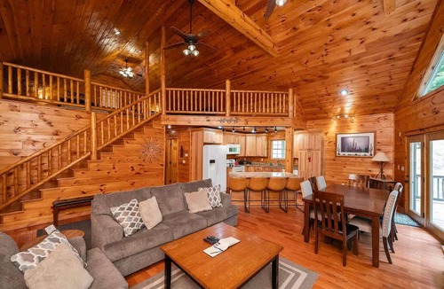 Means Cabin | Eagle View RRG -Hot Tub- Newly updated | WiFi