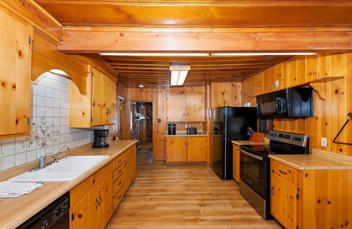 Fawnskin Cabin | Eagles Nest North: Lake Views! Hot Tub! Internet! Cable TV! Historic Features! Huge Deck!