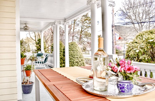 Pawtucket House | Easy access elegance, minutes from 95, colleges, Gillette and Providence.