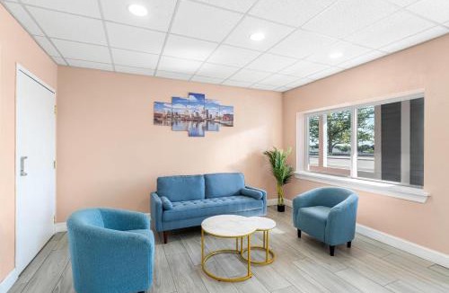 Cranston Cabin | Econo Lodge Cranston - Providence