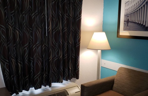 Elizabeth City Hotel | Econo Lodge Elizabeth City near University