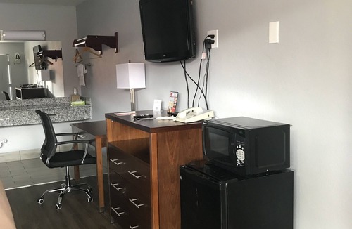 Northwest Hotel | Econo Lodge Inn & Suites Virginia Beach - Norfolk