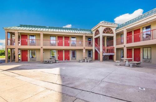Hillview Hotel | Econo Lodge Inn & Suites Brooks - Louisville South
