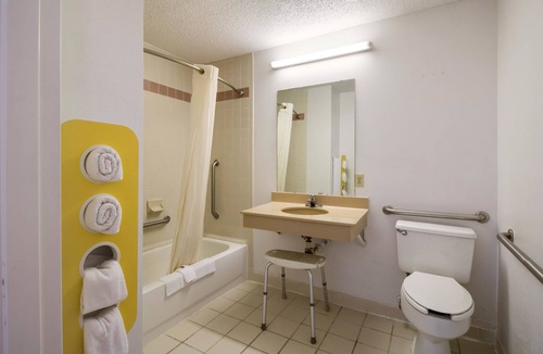 Metter Hotel | Econo Lodge