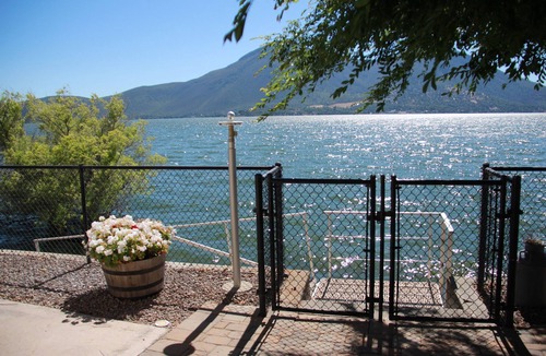 Clearlake House | Edgewater is a lakefront secluded and quiet house, excellent location and views.