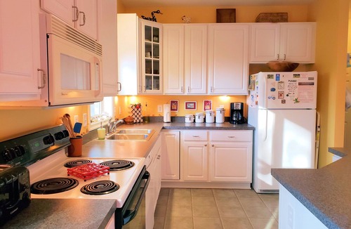 Piney Island House | Edie's Folly - Water View -Screen Porch-NO LINENS AND TOWELS PROVIDED