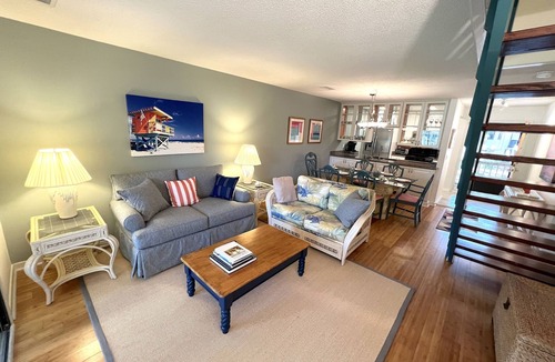 Ocean Ridge Condo | Edisto Beach Peach!—beautiful renovated condo on golf course & close to beaches