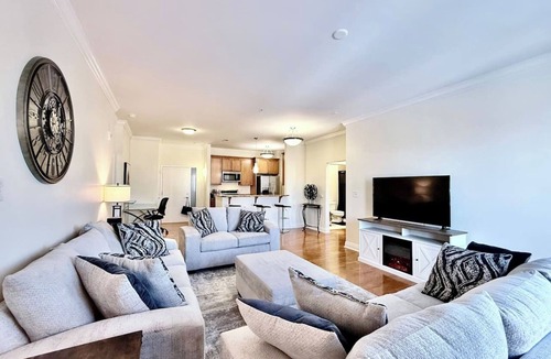 Cole-Noble District Apartment | Elaborate Downtown Suite for 6 with fireplace/view