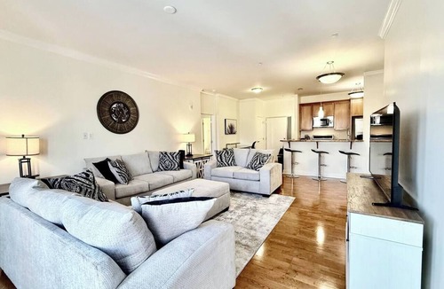 Cole-Noble District Apartment | Elaborate Downtown Suite for 6 with fireplace/view