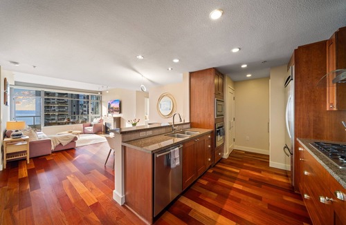 Columbia Condo | Electra Building 2bed - Views, Pool, Sauna, Spa