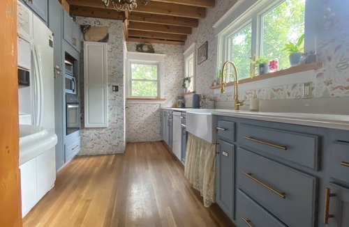 University District Bed & Breakfast | Elegant 2BR Craftsman w/Fireplace, across from UM, sleeps 4
