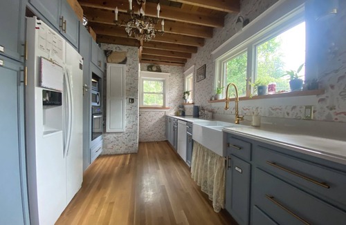 University District Bed & Breakfast | Elegant 2BR Craftsman w/Fireplace, across from UM, sleeps 4